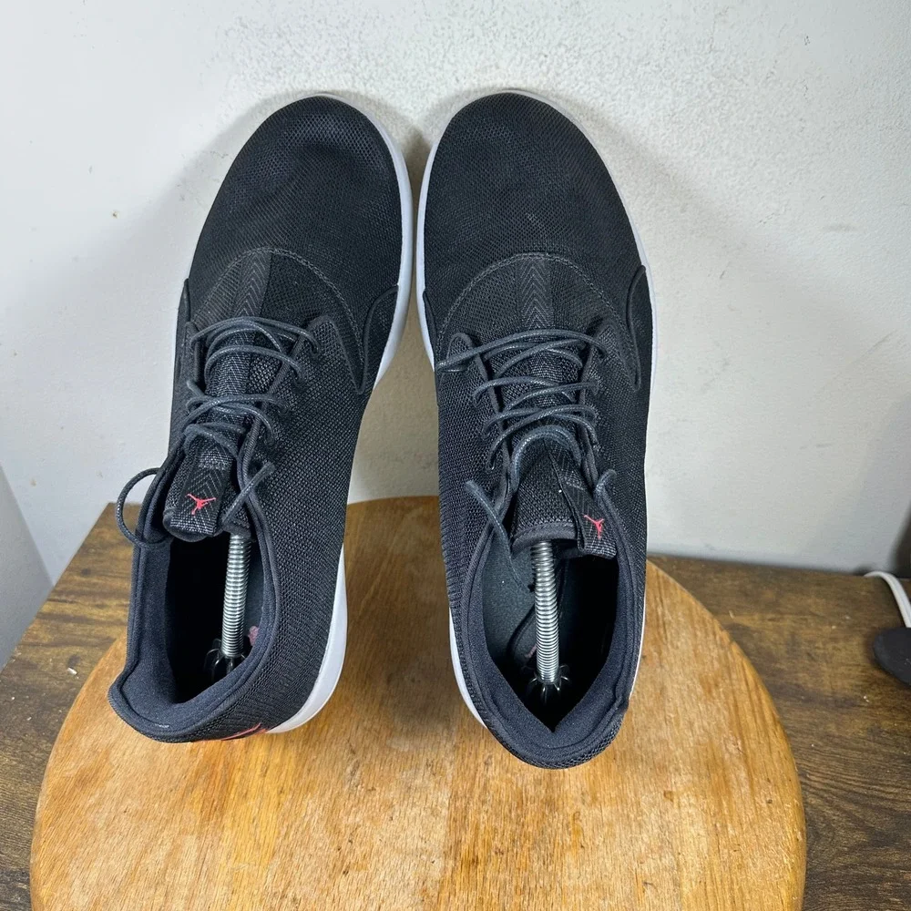 Jordan eclipse black
